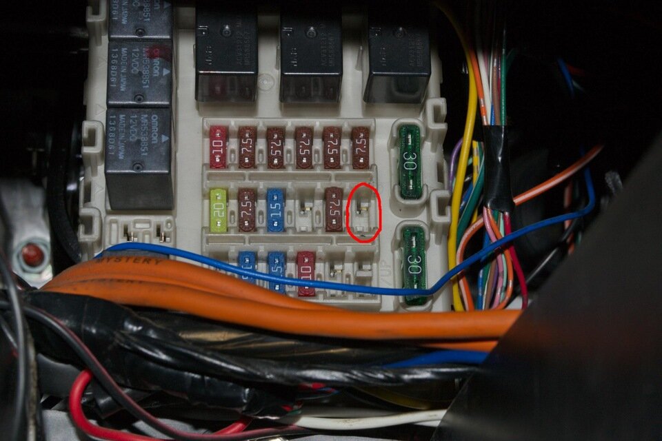 Удаление предохранителя, отвечающего за работу ABS