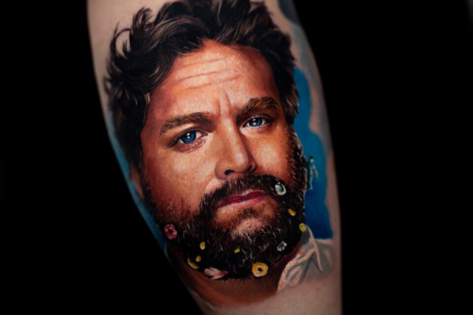 Зак со сложной фамилией "Галифианакис" был выполнен за 9+ часов, больно не было.