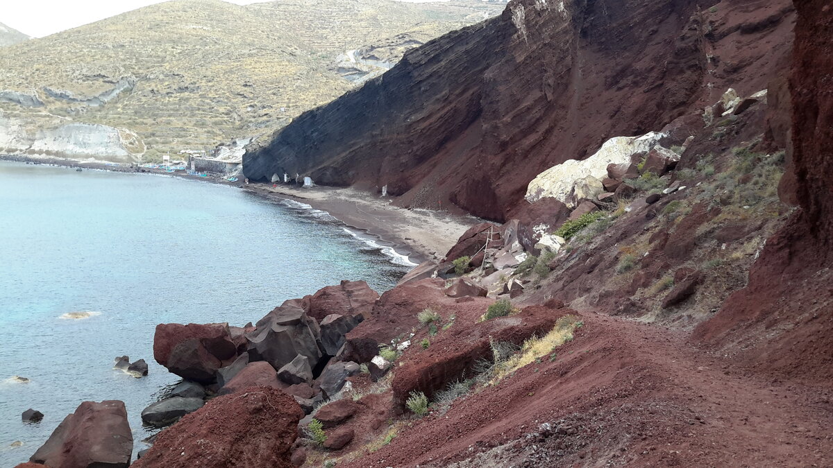 тропинка на красный пляж