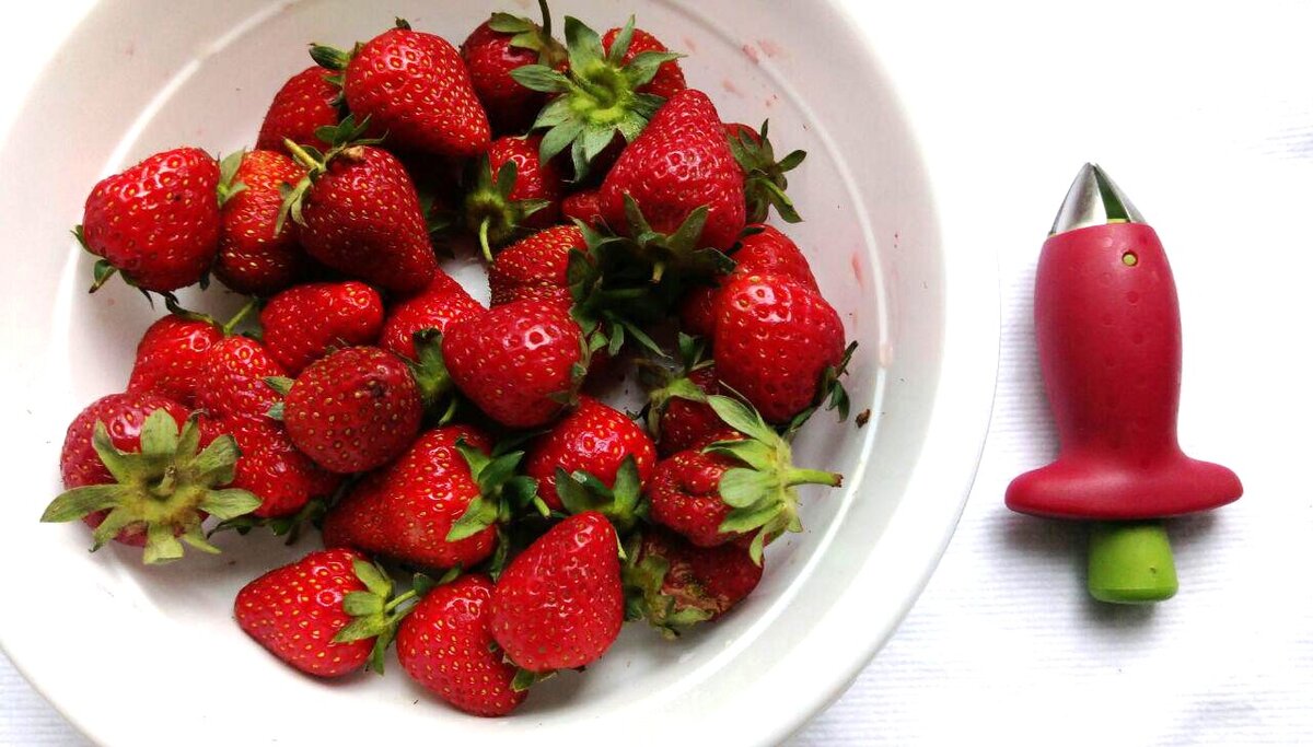 Berry Rush, a Strawberry Shortcake game for iOS, Android and Windows Phone Straw