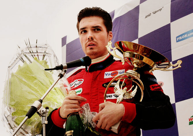 Игорь Стам в сериале "Гонка за счастьем" (источник фото: vokrug.tv)