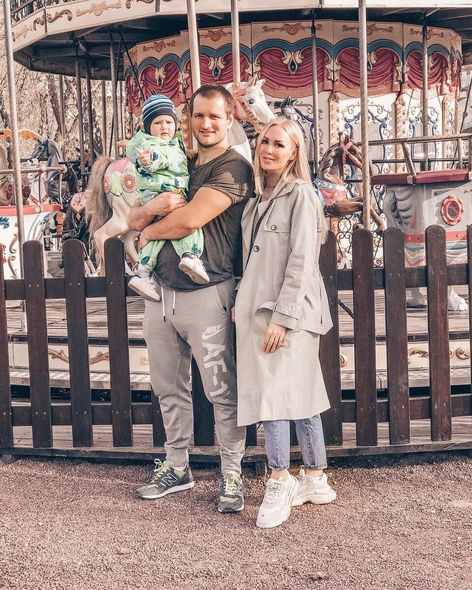 Алексей Самсонов и его бывшая супруга Юлия Щаулина, источник фото: instagram.com/offi_julia_/