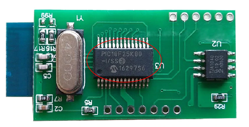Чип PIC18F25K80 на плате адаптера