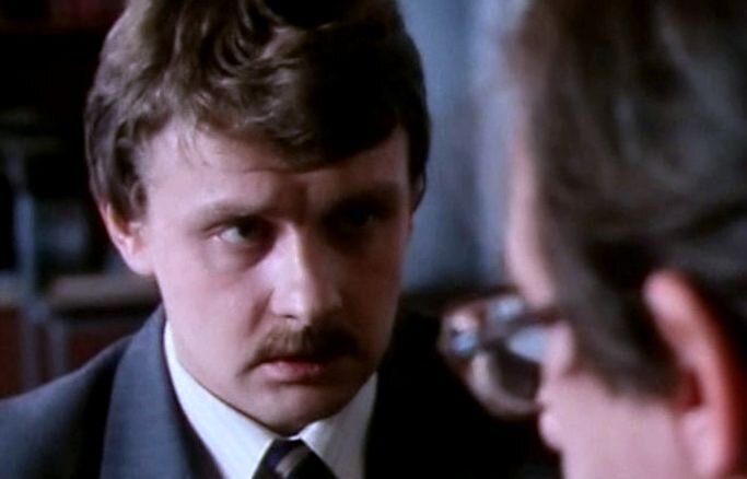 В к/ф "Воскресенье,  половина седьмого"