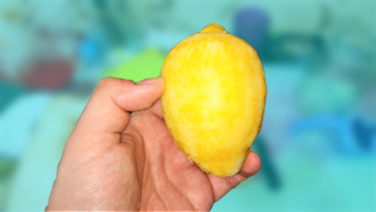 С лимона сняли цедру.