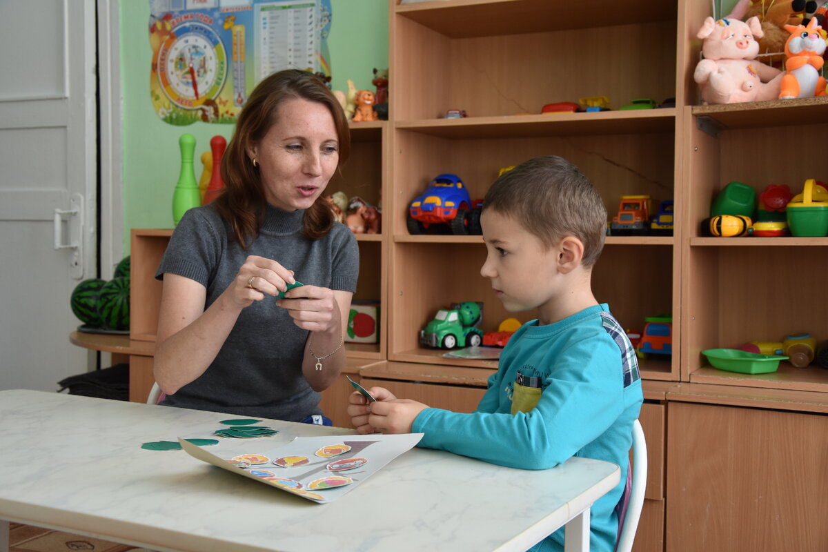 Дети рассказывают проекты. Дети рассказывают проекты. Дети рассказывают проекты. Группа детей. Юные открыватели.