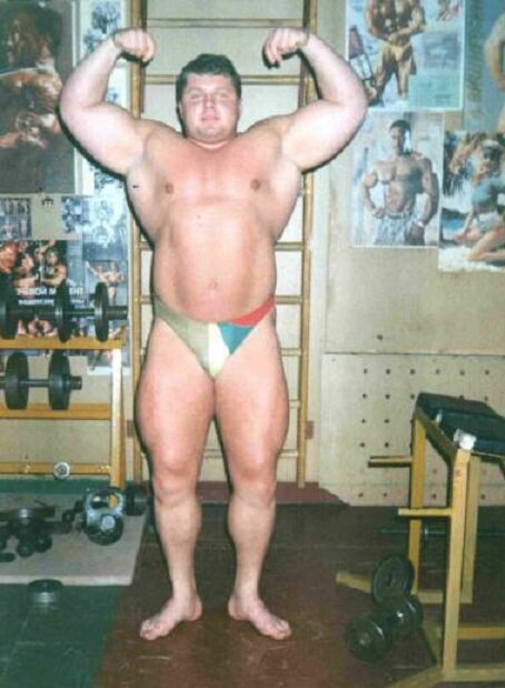 Амбал мужик. Амбал мужик. Уилсон фиск. Уилсон фиск человек паук 1994. Уилсон фиск человек паук 1994.