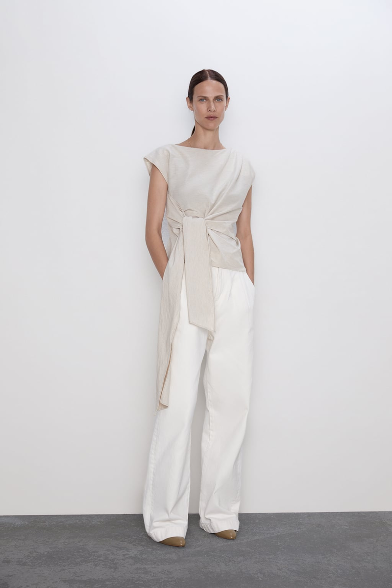  БЛУЗА С БАНТОМ 1 599 руб (2 999 руб.)34% ЛЁН, 34% Лиоцелл, 27% ПОЛИАМИД, 5% ЭЛАСТАН. Фото взято с https://www.zara.com/ru/ru/%D0%B1%D0%BB%D1%83%D0%B7%D0%B0-%D1%81-%D0%B1%D0%B0%D0%BD%D1%82%D0%BE%D0%BC-p07563248.html?v1=20431354&v2=1433366
