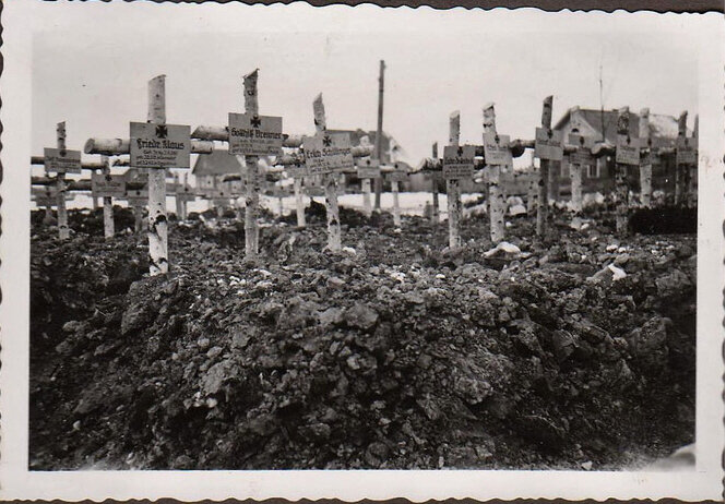 Немецкое кладбище в Чудово. Фото сделано кем-то из 215-й дивизии