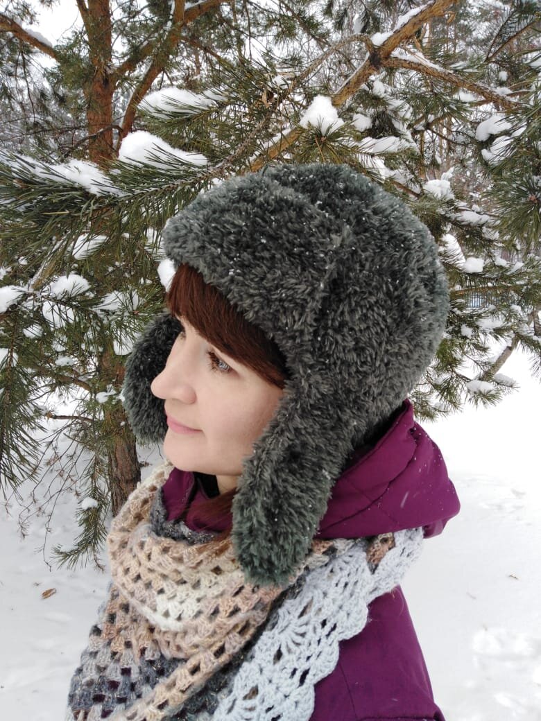Вязаная шапка ушанка "Юлия"  Модель Ольги Лео