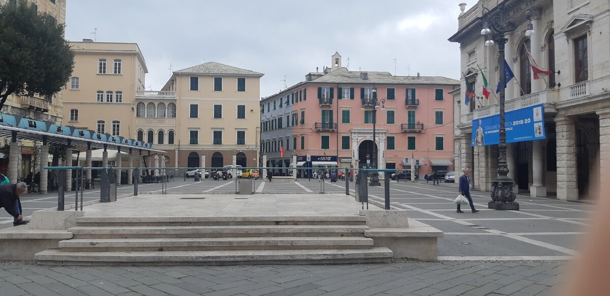 Центральная площадь Савоны