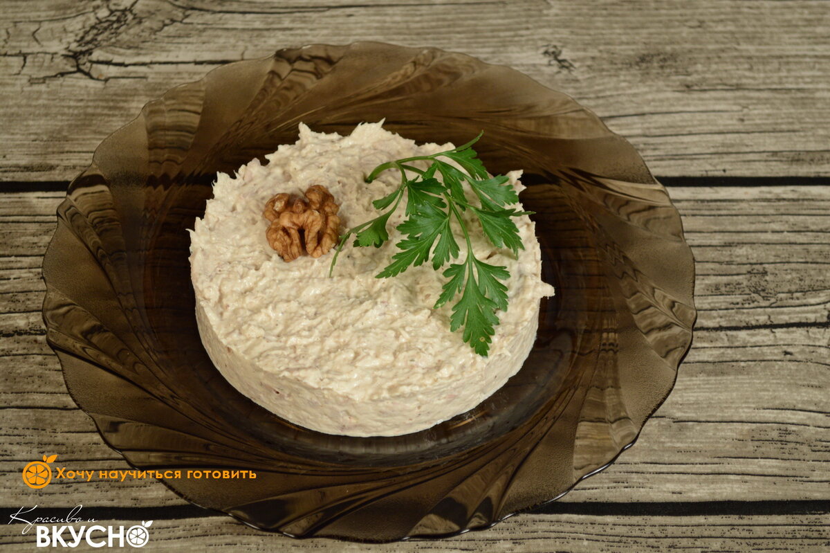 Салат из курицы. Подача