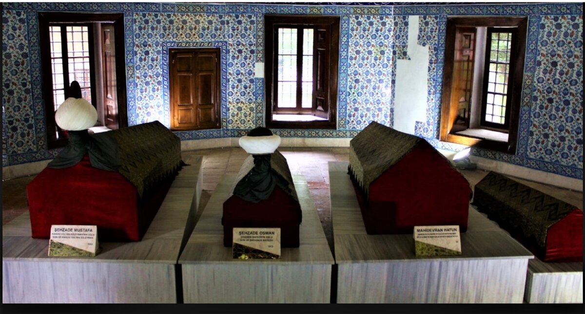Мечеть шехзаде в стамбуле. Могилы сыновей сулеймана. Усыпальница шехзаде мустафы. Усыпальница шехзаде мустафы. Могилы сыновей сулеймана.