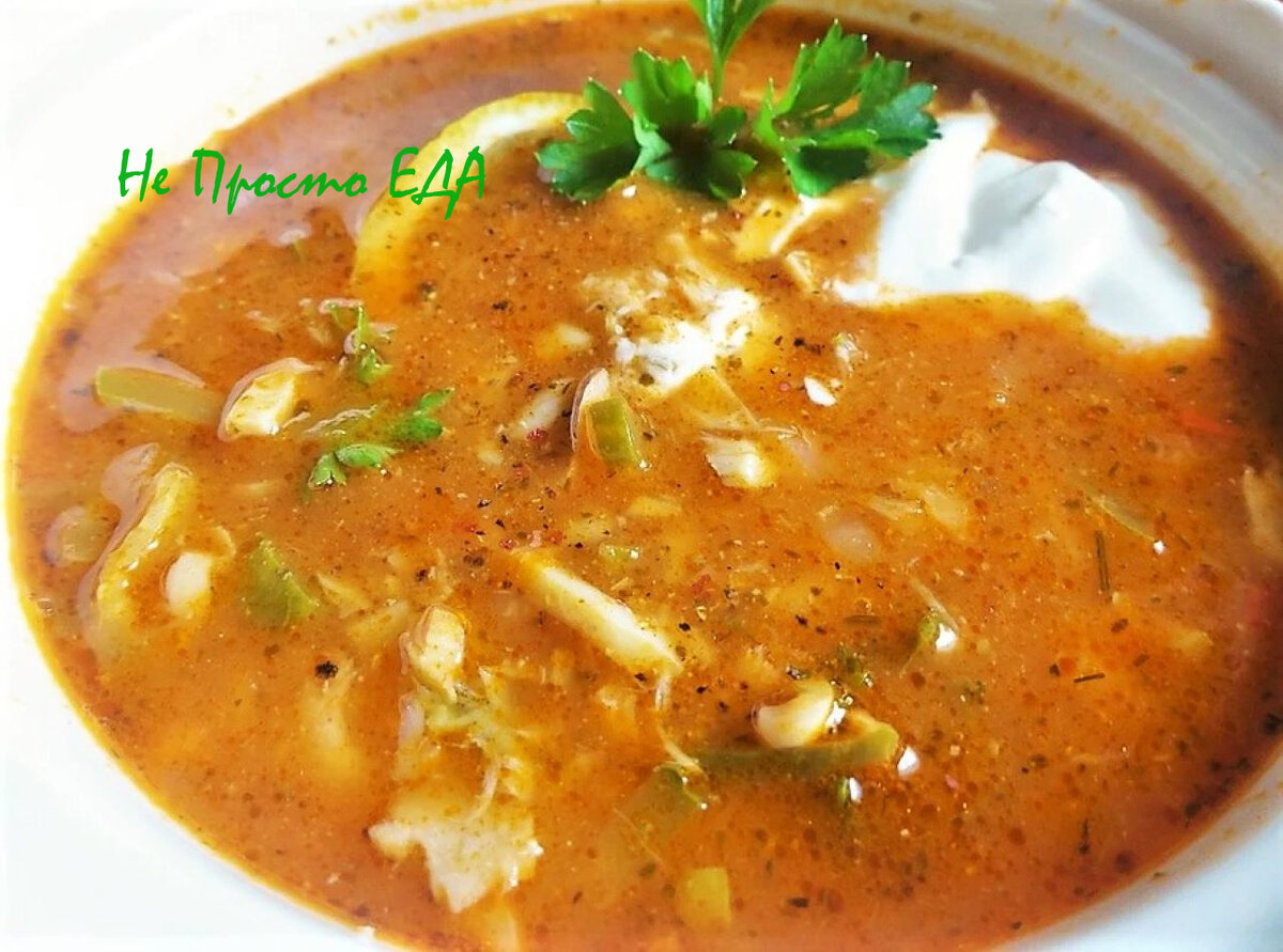 Рыбная солянка с кальмарами и мидиями