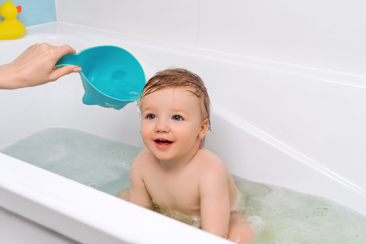 Ковшик Dino Scoop от ROXY-KIDS идеально подходит для мытья головы