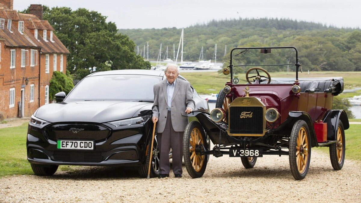 101-летний водитель, начинавший ездить на Ford T, испытал современный  электрокар | Somanyhorses | Дзен