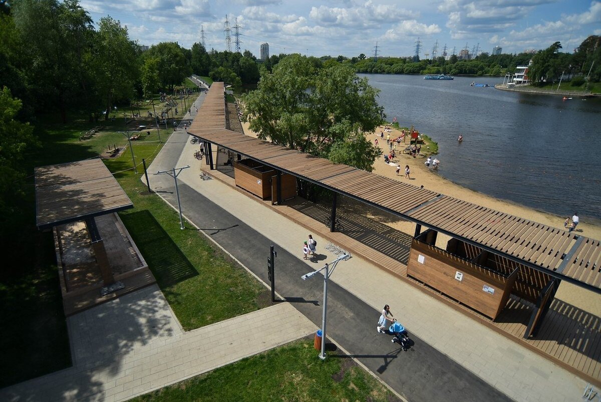 Большая парковая зона с песчаными пляжами