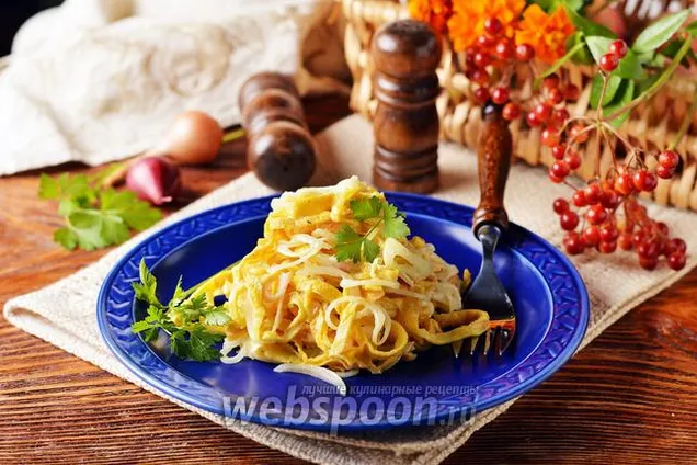 Салат с курицей и омлетом 