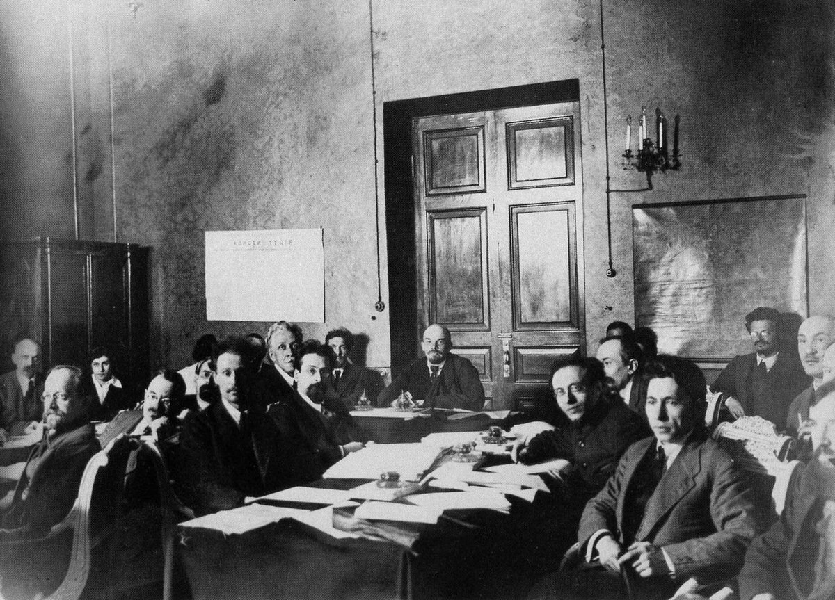 Совет народных комиссаров в 1918 году.Фото из доступных источников.