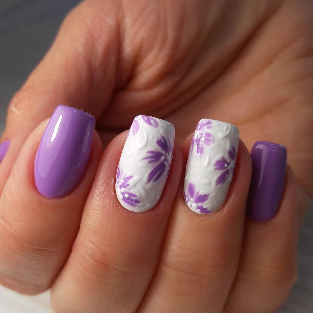 Фиолетовый классные сочетания и дизайны ногтей, маникюр с цветами 2022: лучшие идеи.