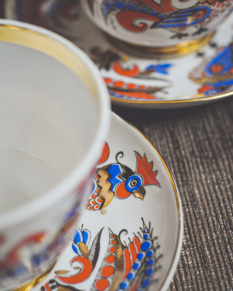 ЛФЗ, «Два петуха». Автор росписи Людмила Сергеевна Лобанкова, автор формы "Подарочная" Серафима Евгеньевна Яковлева.