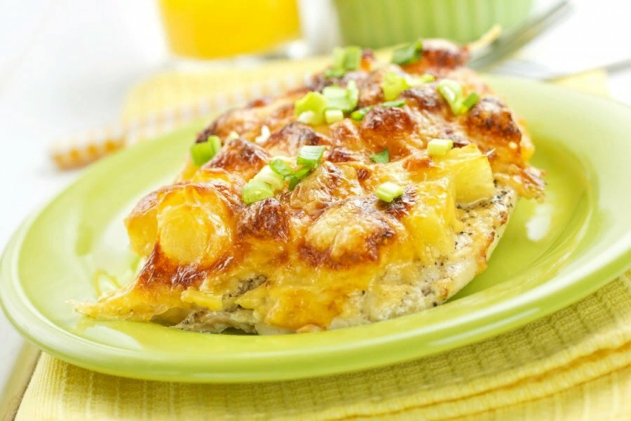 Курица с ананасами под соусом бешамель