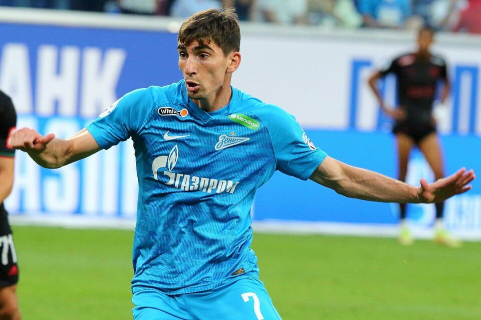     "Зенит" играл в Грозном против "Ахмата".  GLOBAL LOOK PRESS