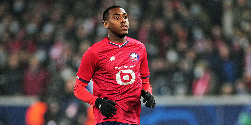 Исаак Лихаджи в игре за французский "Лилль"