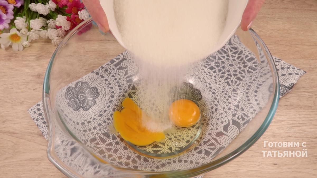 Un tort somptuos are un gust mai bun decât un Snickers.  Pur și simplu se topește în gură.  Rapid ușor și foarte gustos