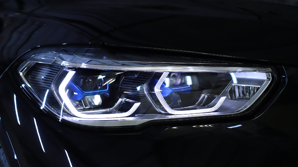 *Светорассеиватель - прозрачная часть фары, которая подвергается износу. Далее будем ее называть "стекло"