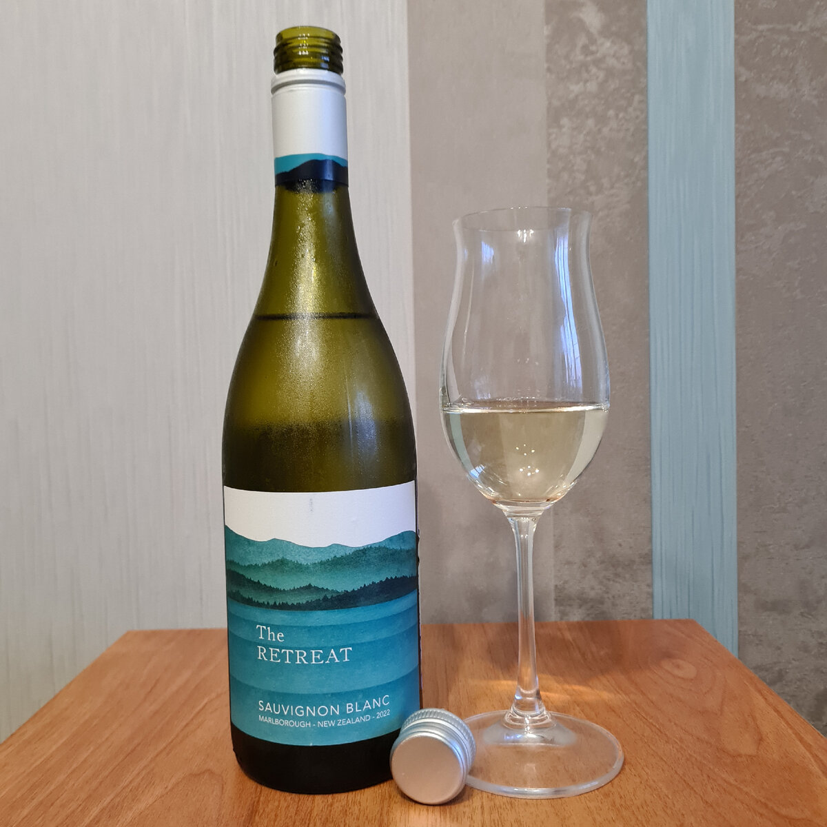 Moon Twist Sauvignon Blanc. Moon Twist Sauvignon. Вино Мун Твист Совиньон Блан. Совиньон Блан новая Зеландия Moon Twist.