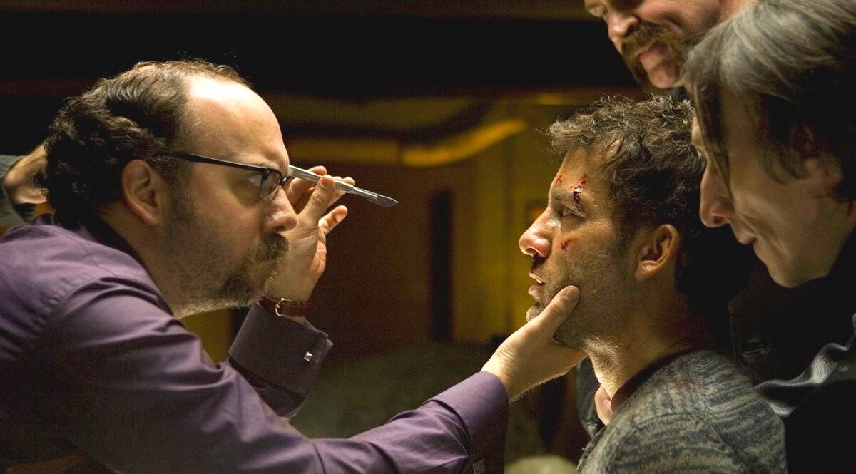 - Скажите, доктор, а ваш центр коррекции зрения и правда элитный? 