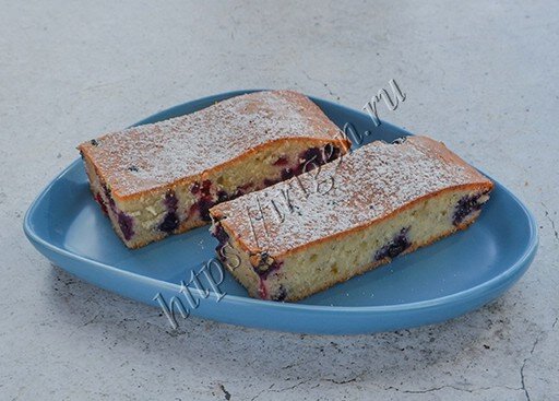 Заливной пирог на кефире с ягодами (замороженными) — рецепт с фото пошагово