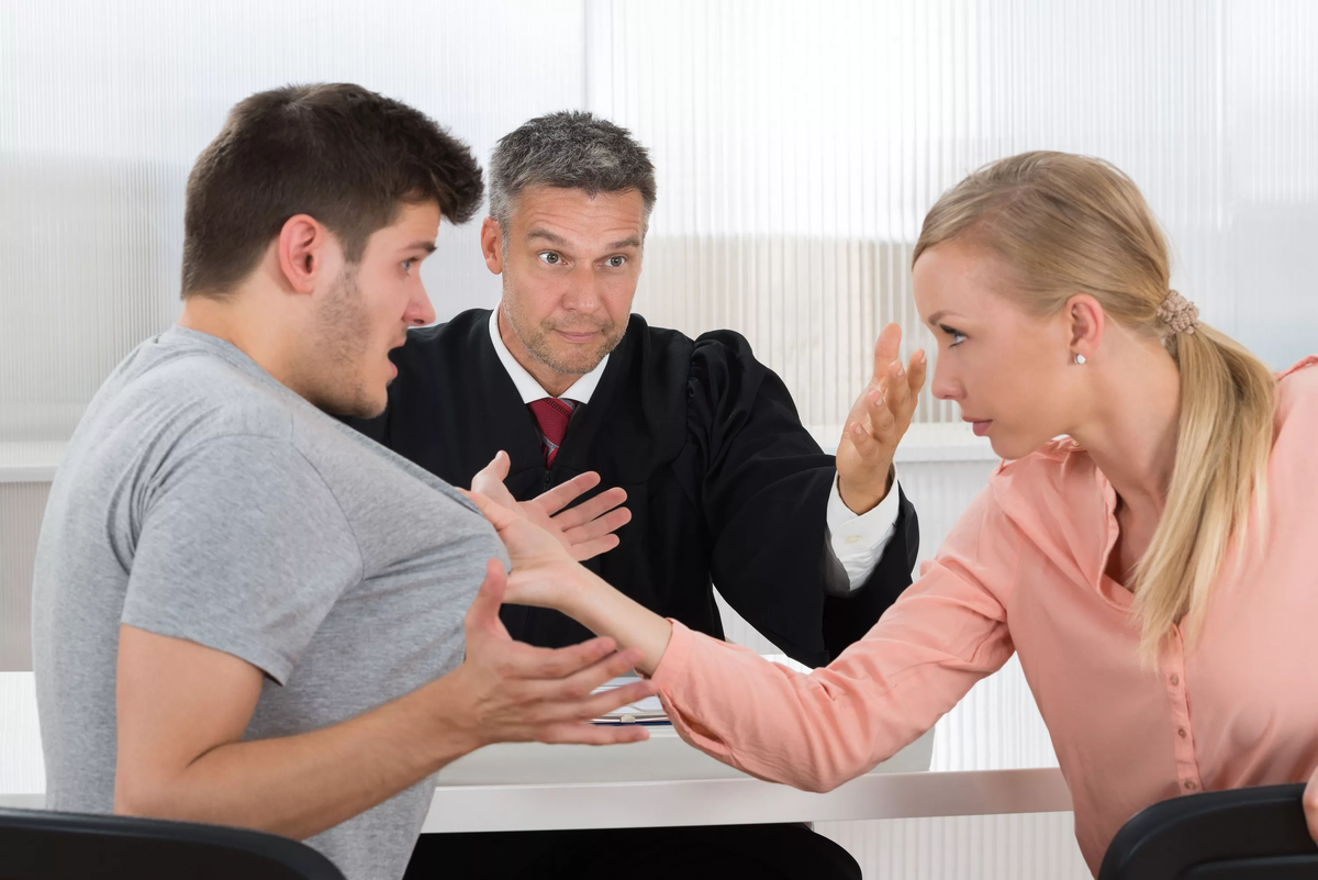 "Квартиру перепиши на меня и катись на все четыре стороны""