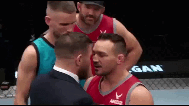 Команда проигрывает, в его выход в октагон никто не верит и у МакГрегора сдают нервы