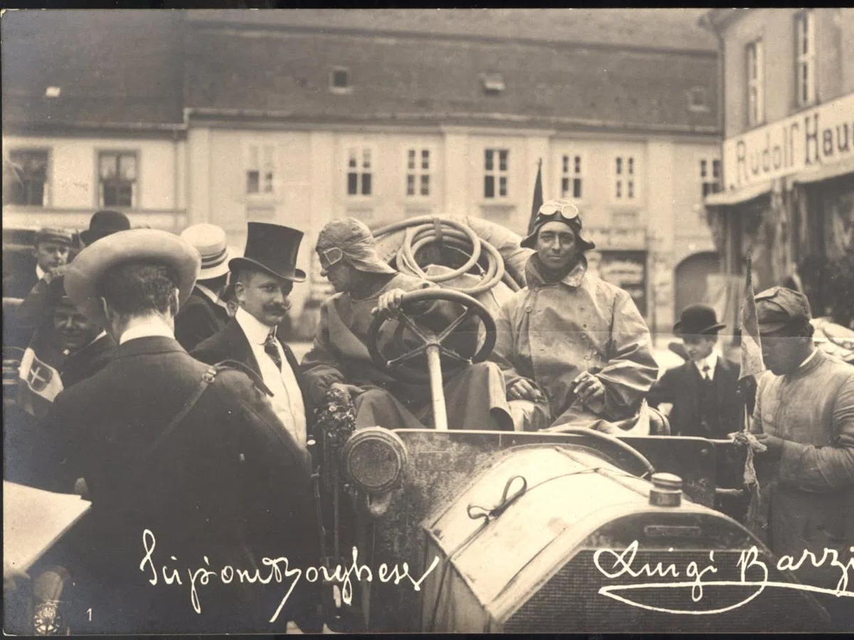 Князь Боргезе и Луиджи Барзини возле «Италы». Фото: www.fabiofattore.it