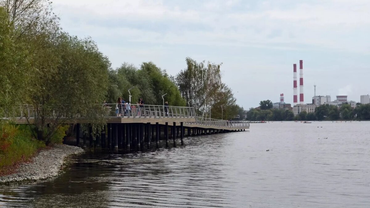     В Казани местные жители вновь обнаружили сливы грязной воды в озеро Кабан. Соответствующая публикация появилась в Telegram-канале «Казань на максималах».