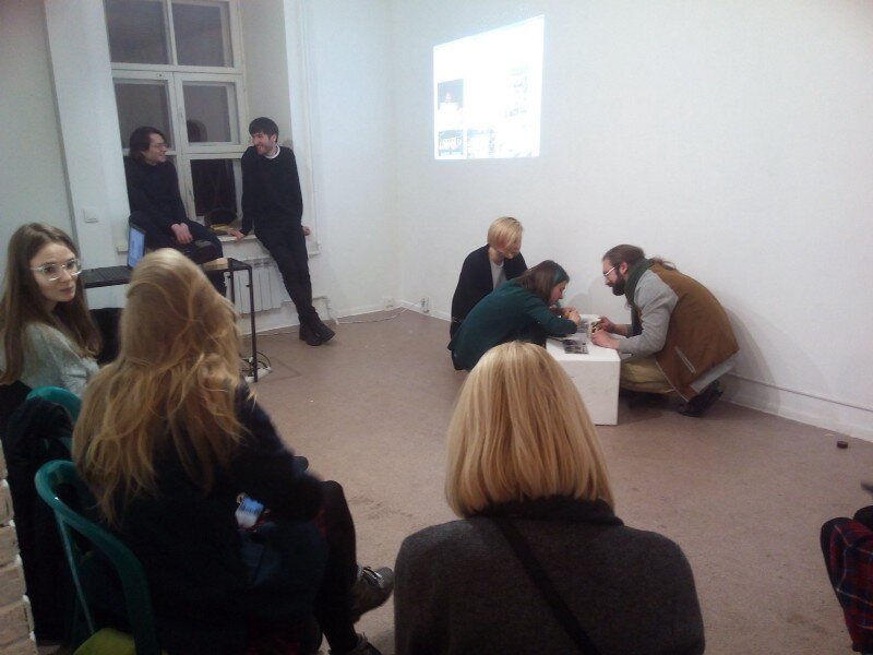 В этом помещении и примерно в такой обстановке проходила учеба