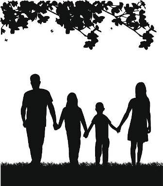 Прогулка в парке с мужем и детьми. Он надеялся на возвращение