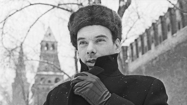 Алексей Баталов родился 20 ноября 1928 года. В квартире на Большой Ордынке, где будущий актер жил с матерью и отчимом, подолгу гостила Анна Ахматова. У них в гостях часто также бывали поэты Осип Мандельштам, Борис Пастернак, писатели Михаил Зощенко, Илья Ильф и Евгений Петров. Фото: ТАСС/Валентин Мастюков