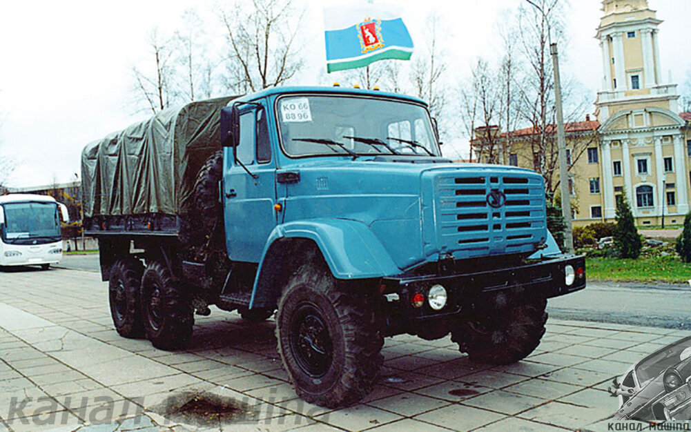 ЗИЛ-433450К – новоуральский вариант «сто тридцать первого» с новой кабиной типа ЗИЛ-4331 и дизелем ЗИЛ-0550 собственного изготовления (фото из заводского архива)