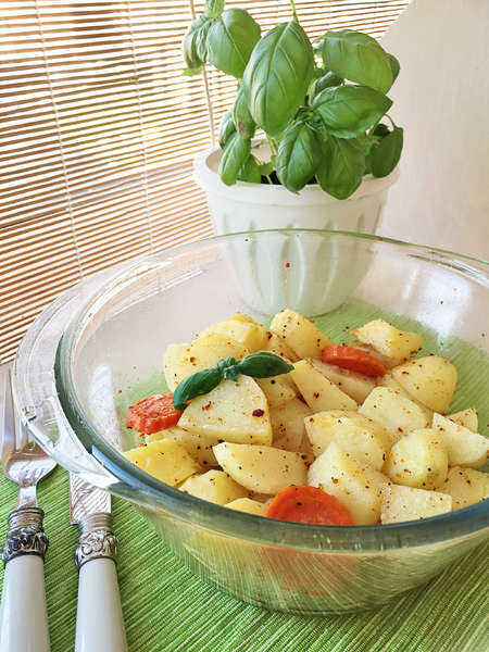 Когда очень хочется картошечки, но не хочется долго ждать.