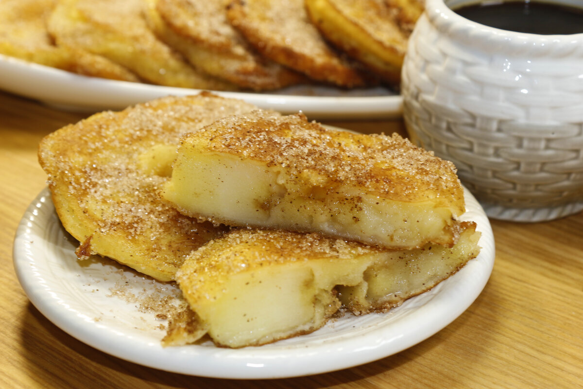 Яблоки в кляре. Фото автора Дзен канала "Мастерская идей"