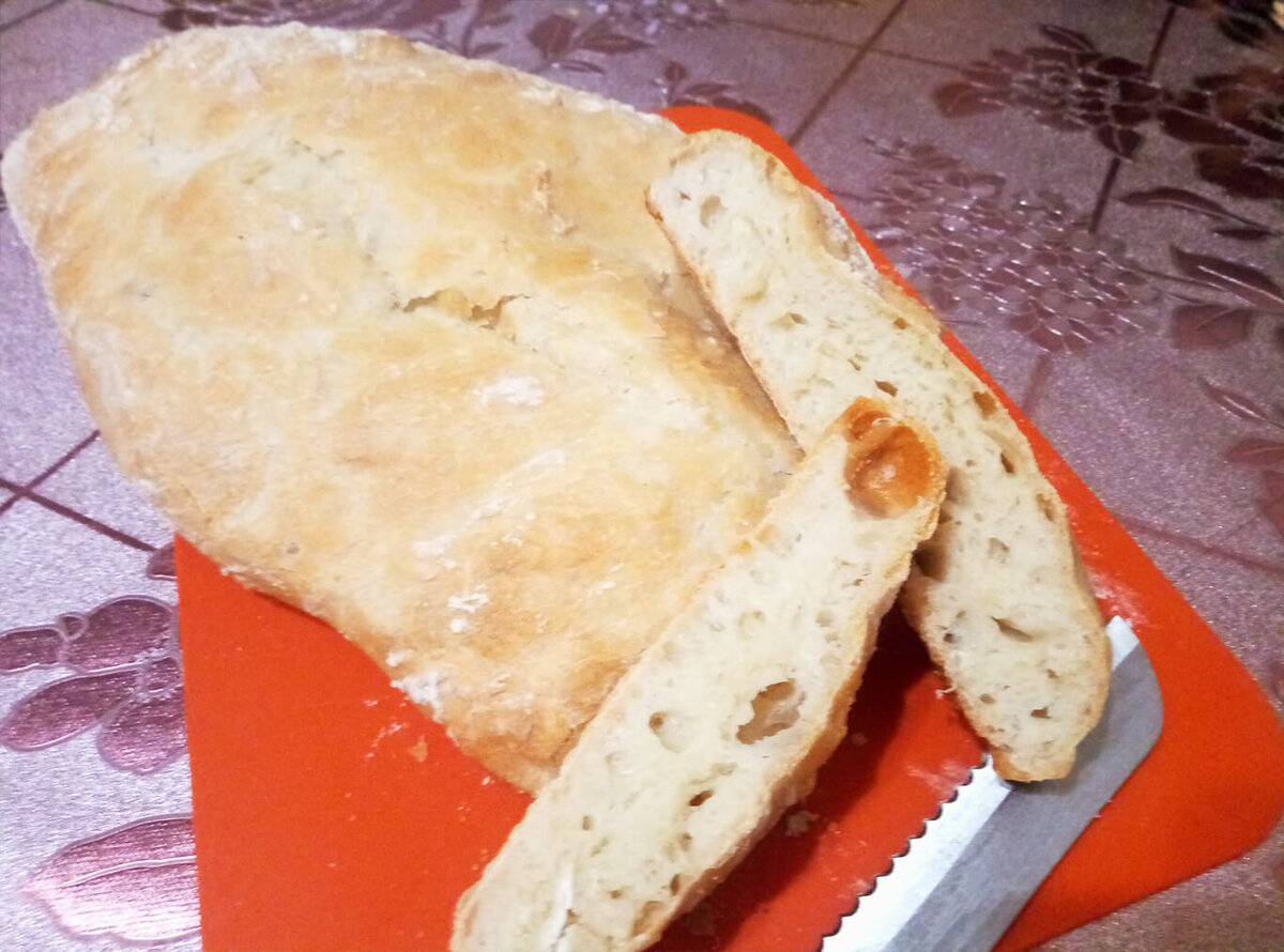 Свежевыпеченный хлеб.