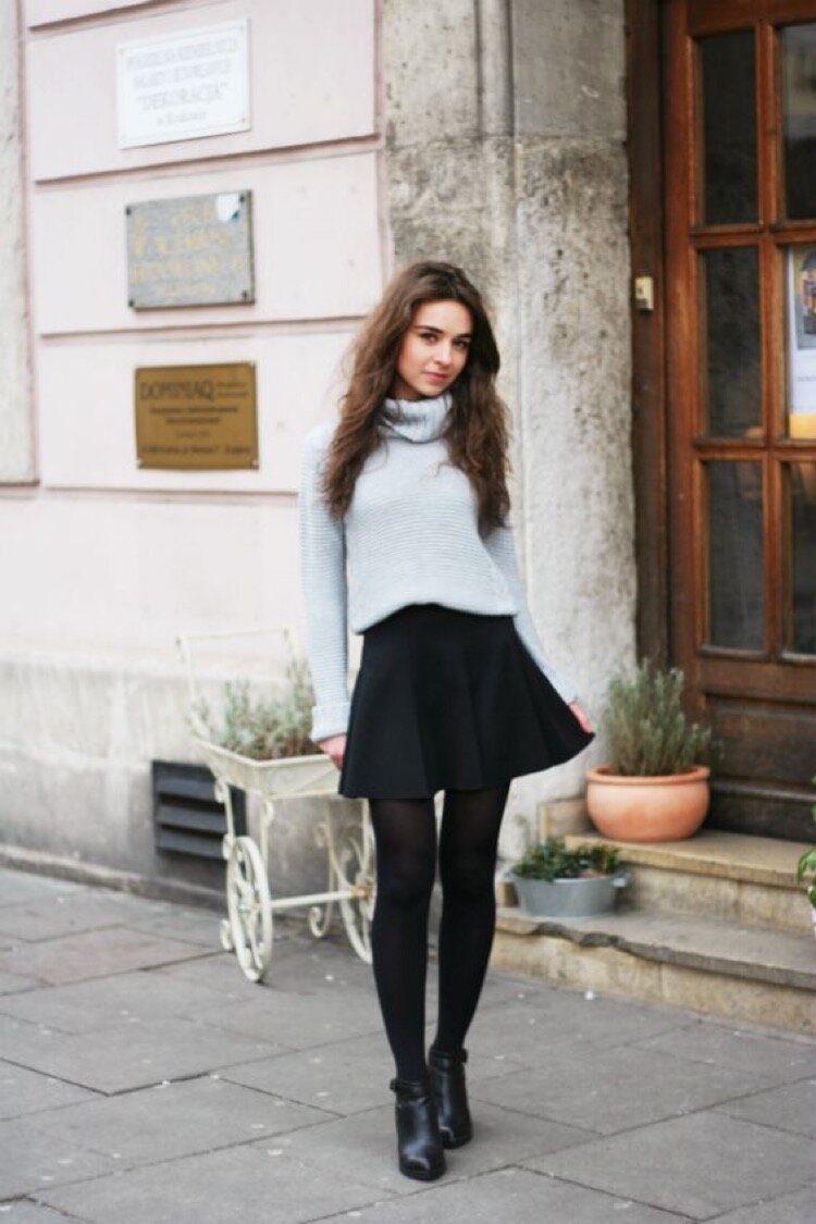 Юбка синяя. С какими колготками носить черную юбку. Деловой стиль с черными колготками. С какими колготками носить черную юбку. С какими колготками носить черную юбку.