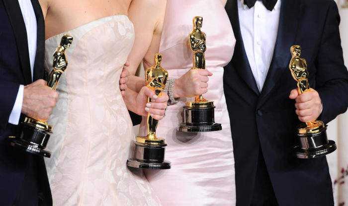 Знаменитая статуэтка Академии - Почетная Награда. Оскар, вручается каждый год за лучшие фильмы и лучшую игру актеров кино . А вы все знаете про эту престижную награду?