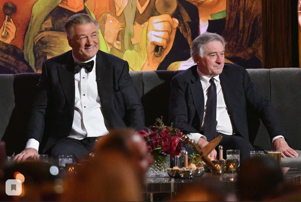 Актер Роберт Де Ниро появился в роли специального прокурора Роберта Мюллера в пародийном шоу «Saturday Night Live», пытаясь выяснить, как он расследовал случай вмешательства России в президентские выборы в США. 