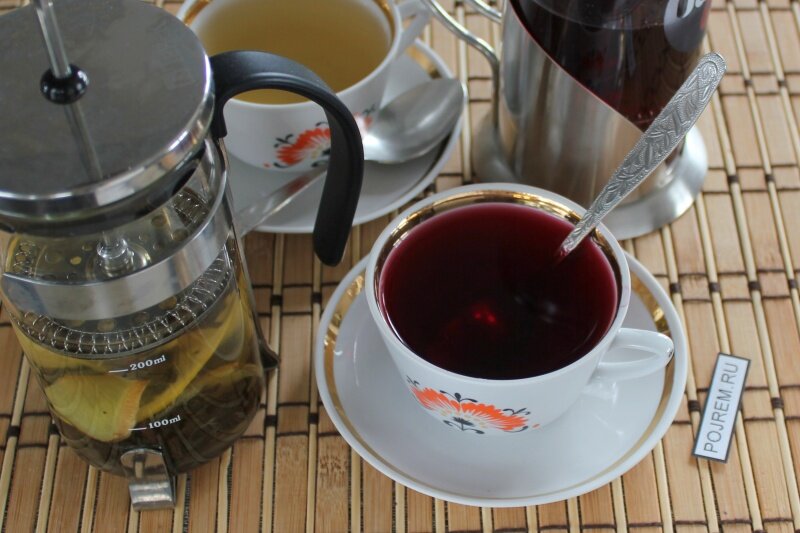 Как приготовить чай дома. Чай с лимоном и вареньем. Имбирный чай в чайничке. Чай на Лукойле. Чай каркаде с лимоном.