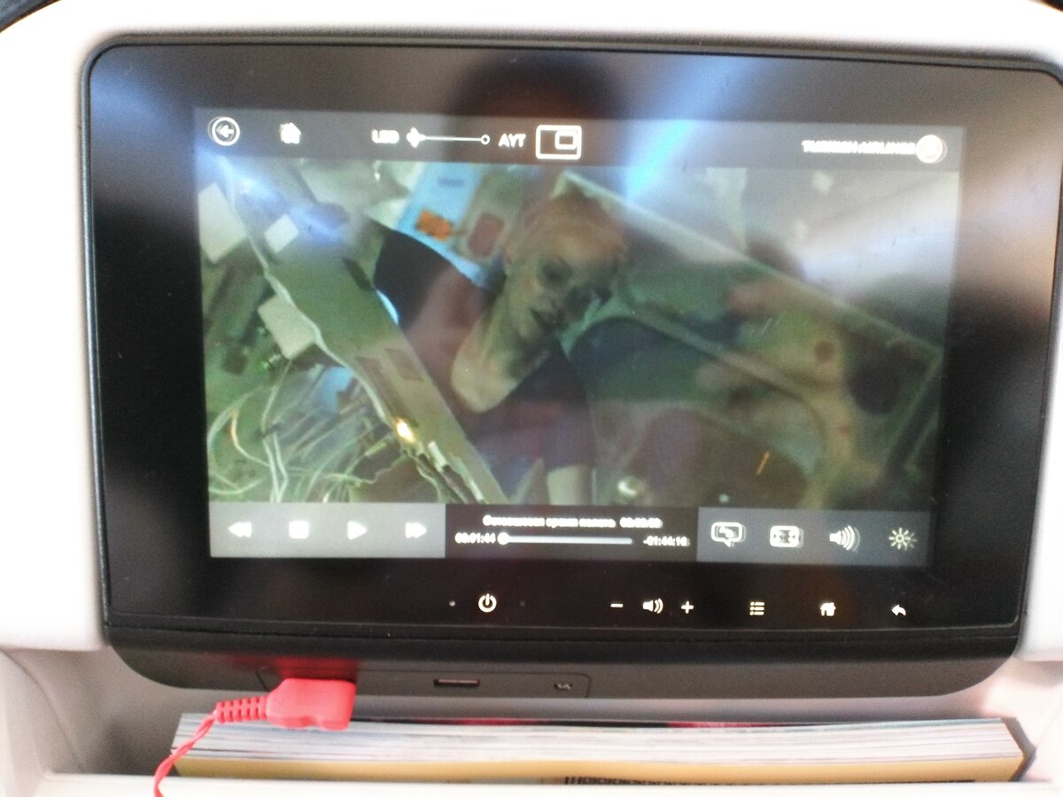 Можно было смотреть кино на русском языке.