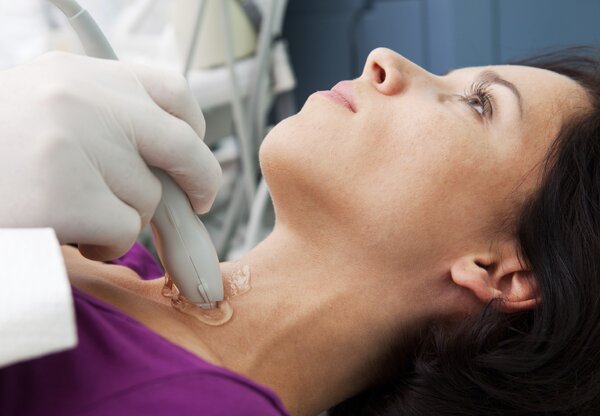 Почему увеличивается щитовидная железа и опасно ли это?